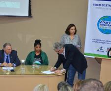 A Secretaria de Estado da Agricultura e Abastecimento e a Agência de Defesa Agropecuária do Paraná (Adapar) implantaram nesta segunda-feira (09) o projeto de gerenciamento da coleta de lixo e resíduos sólidos. 