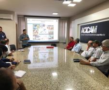 Adapar realiza palestras em todo o Estado sobre campanha de vacinação de maio.