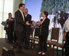 O governador Carlos Massa Ratinho Junior e a ministra da Agricultura, Pecuária e Abastecimento, Tereza Cristina, anunciam nesta terça-feira (15),  no Palácio Iguaçu, em Curitiba, a suspensão das campanhas de vacinação contra febre aftosa em rebanhos bovinos e de bufalinos no Paraná.  Curitiba, 14/10/2019 - Foto: Geraldo Bubniak/AEN