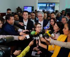 O governador Carlos Massa Ratinho Junior e a ministra da Agricultura, Pecuária e Abastecimento, Tereza Cristina, anunciam nesta terça-feira (15),  no Palácio Iguaçu, em Curitiba, a suspensão das campanhas de vacinação contra febre aftosa em rebanhos bovinos e de bufalinos no Paraná.  Curitiba, 14/10/2019 - Foto: Geraldo Bubniak/AEN