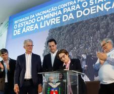 O governador Carlos Massa Ratinho Junior e a ministra da Agricultura, Pecuária e Abastecimento, Tereza Cristina, anunciam nesta terça-feira (15),  no Palácio Iguaçu, em Curitiba, a suspensão das campanhas de vacinação contra febre aftosa em rebanhos bovinos e de bufalinos no Paraná.  Curitiba, 14/10/2019 - Foto: Geraldo Bubniak/AEN