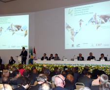 Governador Beto Richa, acompanhado do secretário estadual da Agricultura e do Abastecimento, Norberto Ortigara, participa em Foz do Iguaçu, da abertura da 3ª Conferência Global sobre Educação Veterinária, promovida pela Organização Mundial de Saúde Animal (OIE). Foz do Iguaçu, 04/12/2013.