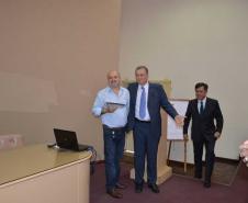 O advogado Samuel Machado de Miranda, chefe do departamento jurídico da ADAPAR, é homenageado por sua contribuição no fortalecimento da defesa agropecuária do Estado do Paraná