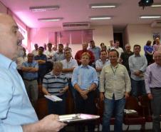 O advogado Samuel Machado de Miranda, chefe do departamento jurídico da ADAPAR, é homenageado por sua contribuição no fortalecimento da defesa agropecuária do Estado do Paraná