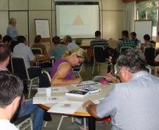 Começou nessa segunda-feira (10) o curso “Gestão Sistêmica da Defesa Agropecuária – módulo I - Planejamento Estratégico na Administração Pública”, ofertado pela Agência de Defesa Agropecuária do Paraná (ADAPAR), em parceria com a Escola de Governo, e ministrado por Carlos Homero Giacomini, mestre em Saúde Coletiva e especialista em Planejamento Governamental 