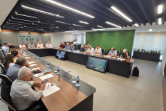 Adapar integra reunião da Aliança Láctea Sul Brasileira para o crescimento da cadeia leiteira no Sul