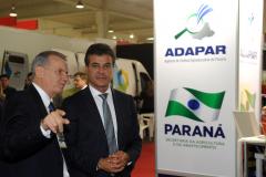 Governador Beto Richa, acompanhado pelo, presidente do G5 Promotrade, Rubens Zago, secretário chefe da Casa Civil, Reinhold Stephanes, secretário de Agricultura e Abastecimento, Norberto Ortigara, presidente da Agência de Defesa Agropecuária Adapar, Inácio Afonso Kroetz, senador Blairo Maggi, superintendente do Ministério da Agricultura, Glauco Bertoldo, senador Cidinho Santos, presidente da Associação Brasileira de Proteina Animal, Francisco Turra, prefeito de Pinhais, Luiz Goulart Alves,