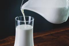 Carta conjunta ao setor lácteo do Paraná esclarece sobre normativas que regem sobre a qualidade do leite.