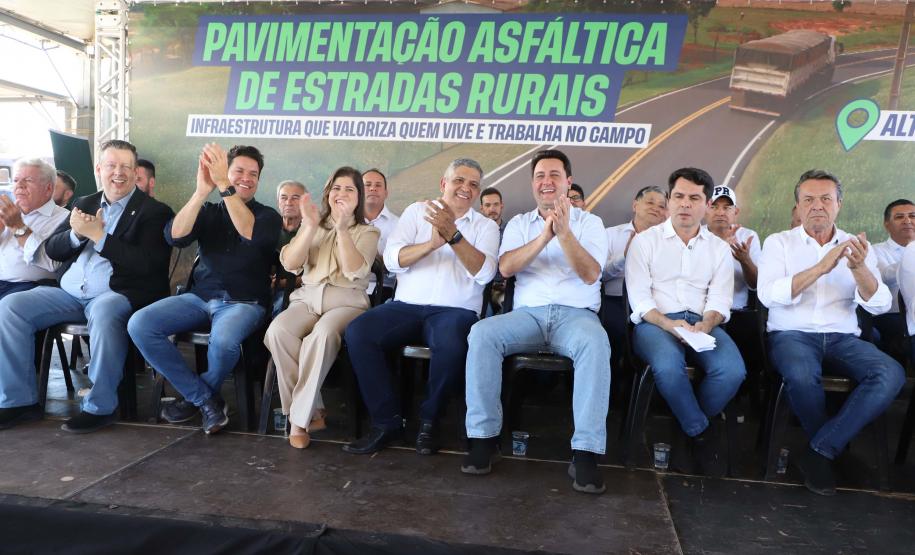 Estado investe R$ 5,9 milhões e pavimenta estrada usada por produtores rurais de Alto Piquiri