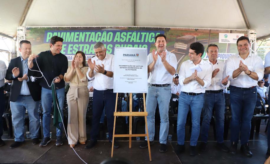 Estado investe R$ 5,9 milhões e pavimenta estrada usada por produtores rurais de Alto Piquiri