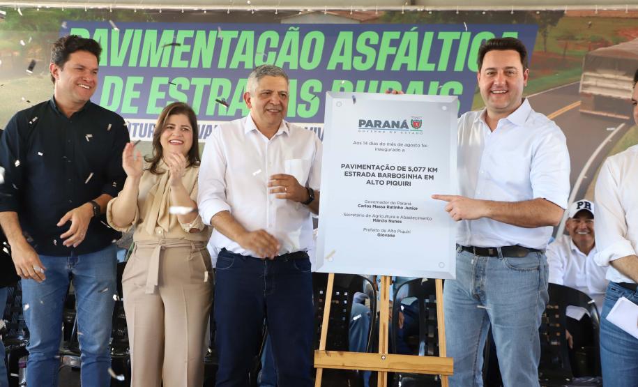 Estado investe R$ 5,9 milhões e pavimenta estrada usada por produtores rurais de Alto Piquiri