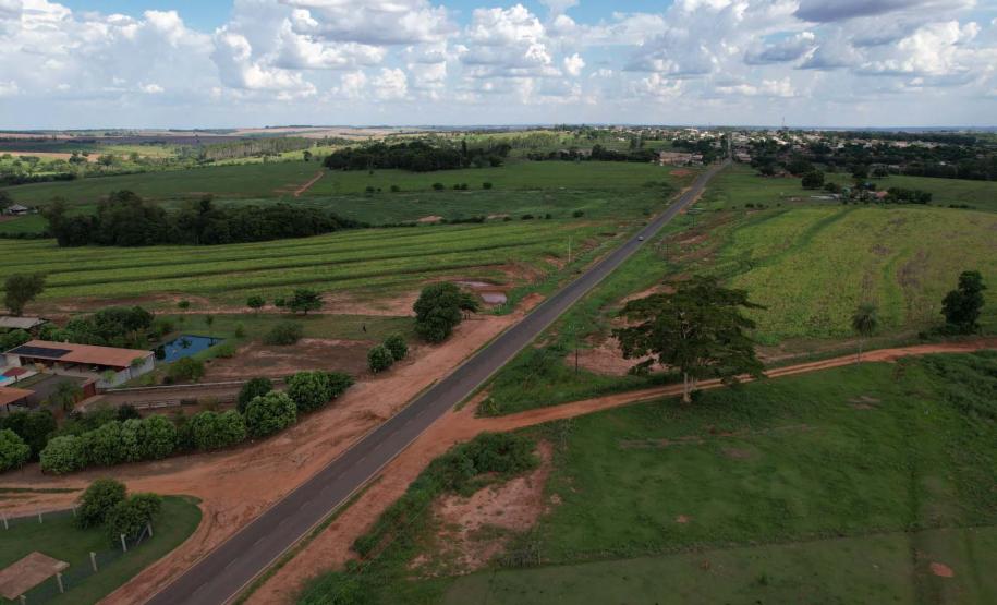 Estado investe R$ 5,9 milhões e pavimenta estrada usada por produtores rurais de Alto Piquiri