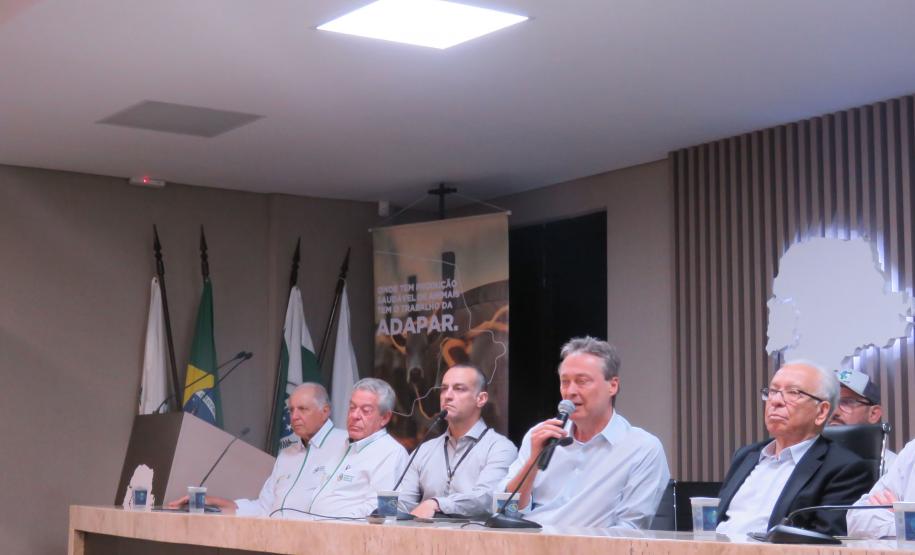 Evento no Oeste destaca mobilização da Adapar contra a raiva em herbívoros