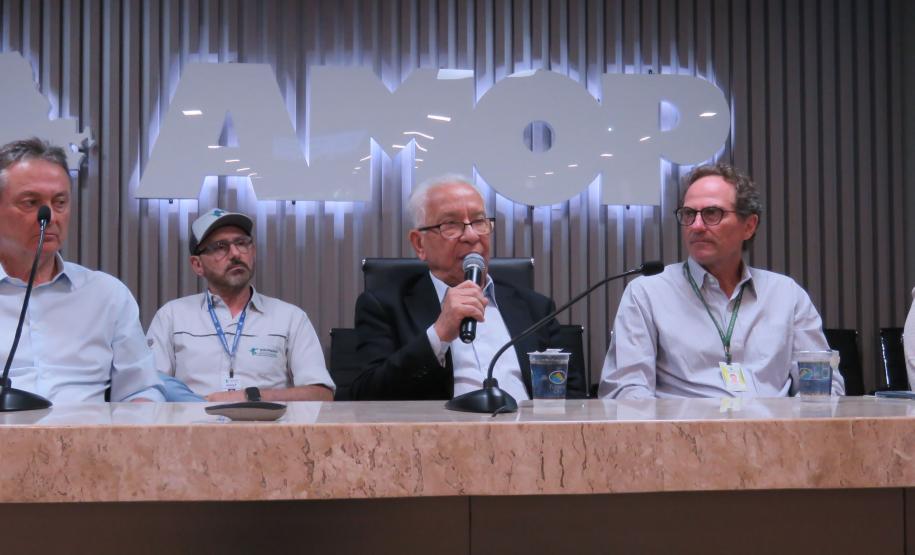 Evento no Oeste destaca mobilização da Adapar contra a raiva em herbívoros