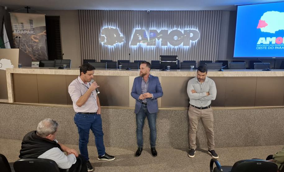 Evento no Oeste destaca mobilização da Adapar contra a raiva em herbívoros