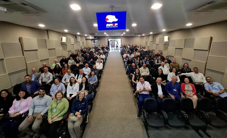 Evento no Oeste destaca mobilização da Adapar contra a raiva em herbívoros