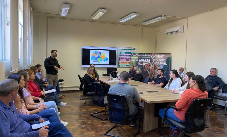 Cinco novos servidores realizam a escolha de vagas na Adapar