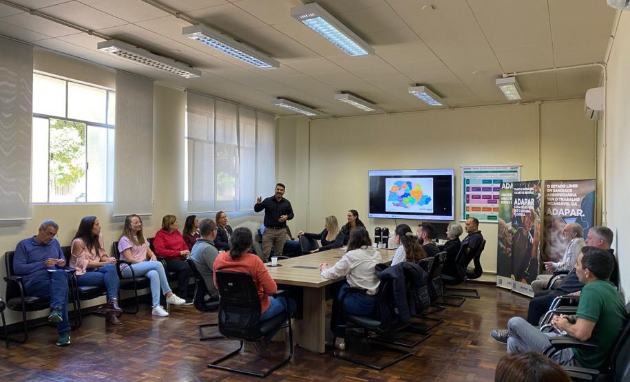 Cinco novos servidores realizam a escolha de vagas na Adapar