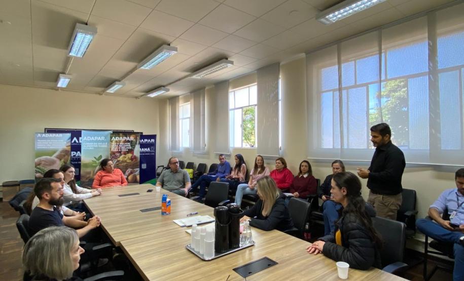 Cinco novos servidores realizam a escolha de vagas na Adapar