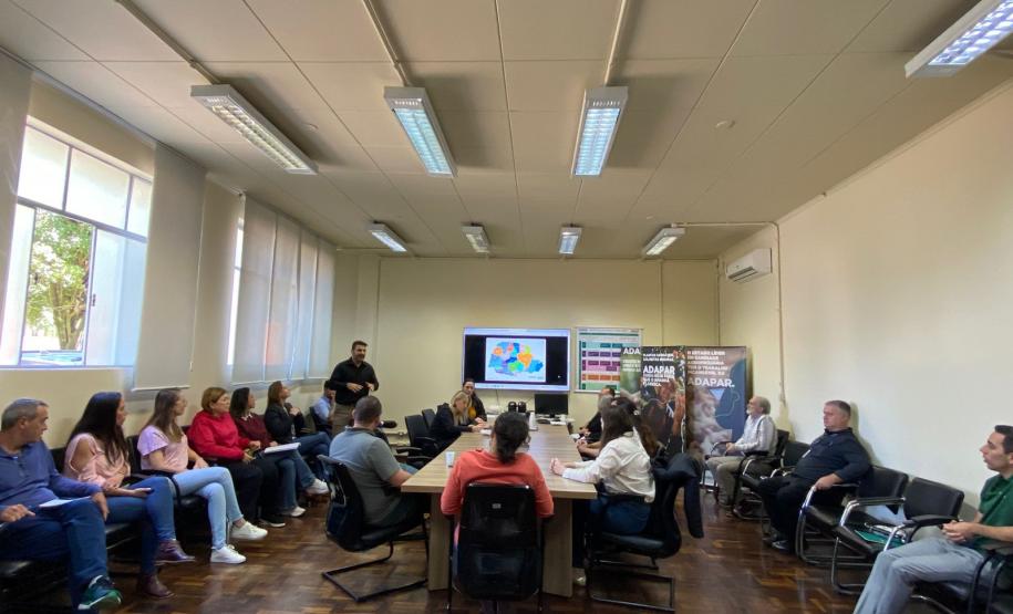 Cinco novos servidores realizam a escolha de vagas na Adapar