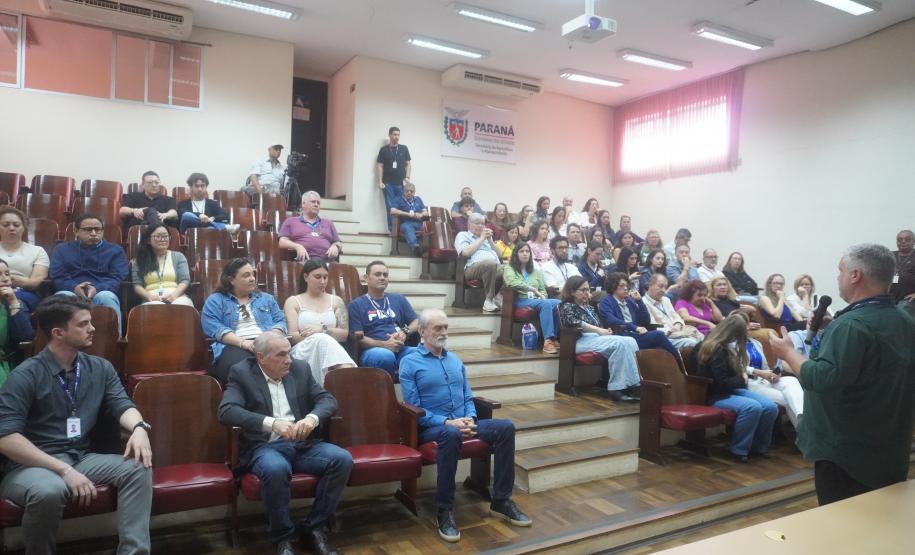 Servidores da Adapar participam de palestra sobre assédio no local de trabalho