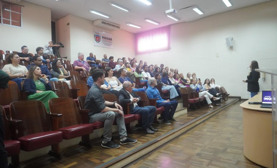 Servidores da Adapar participam de palestra sobre assédio no local de trabalho