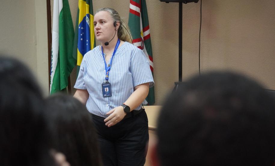 Servidores da Adapar participam de palestra sobre assédio no local de trabalho