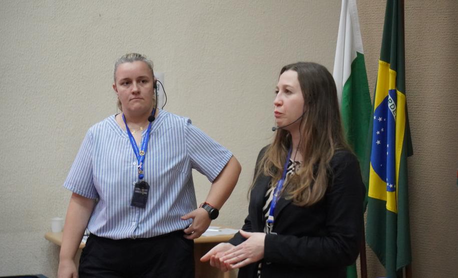 Servidores da Adapar participam de palestra sobre assédio no local de trabalho