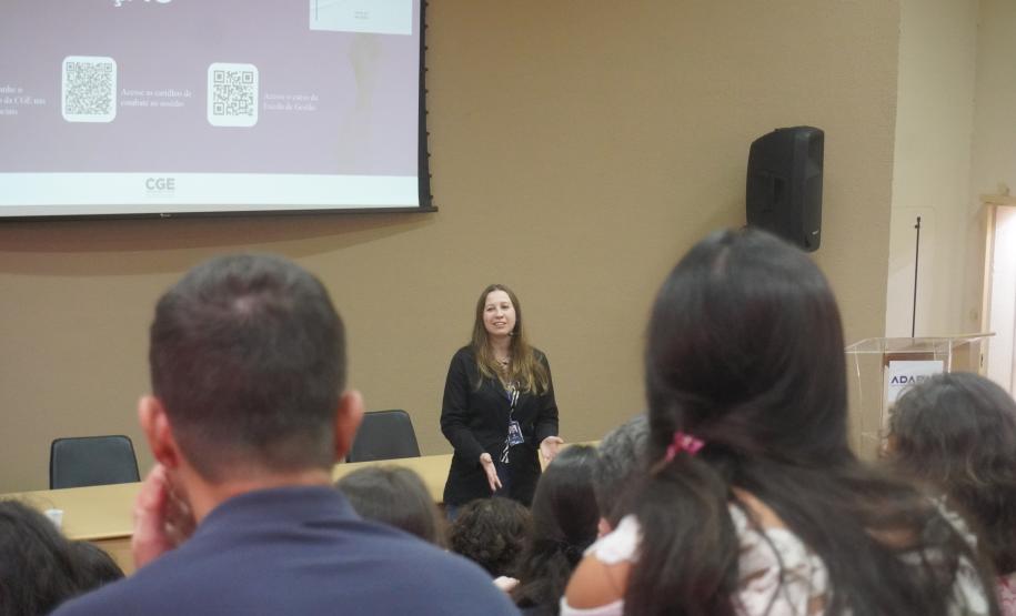 Servidores da Adapar participam de palestra sobre assédio no local de trabalho