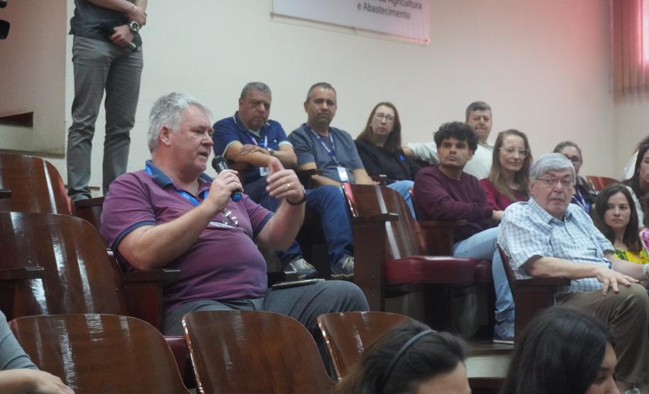 Servidores da Adapar participam de palestra sobre assédio no local de trabalho