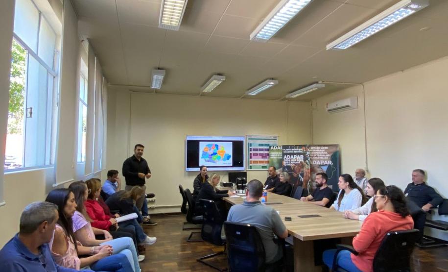 Cinco novos servidores realizam a escolha de vagas na Adapar