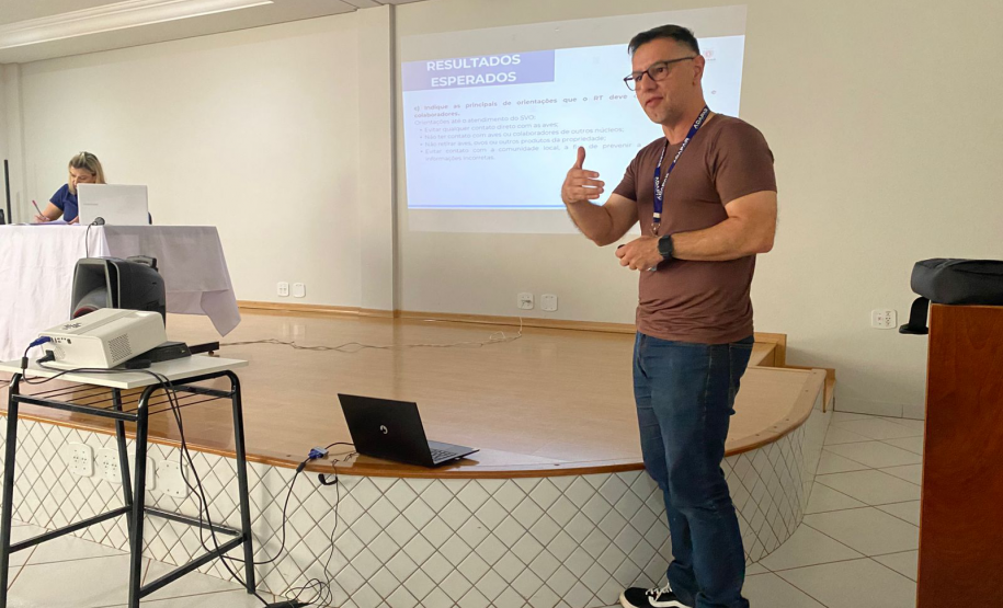 Treinamento sobre suspeitas e emergências avícolas é promovido pelo Governo do Paraná