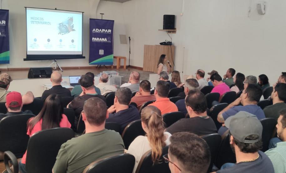 Adapar promove atualização técnica para veterinários em diversas regiões do Paraná