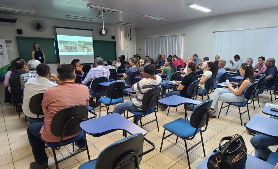 Adapar promove atualização técnica para veterinários em diversas regiões do Paraná