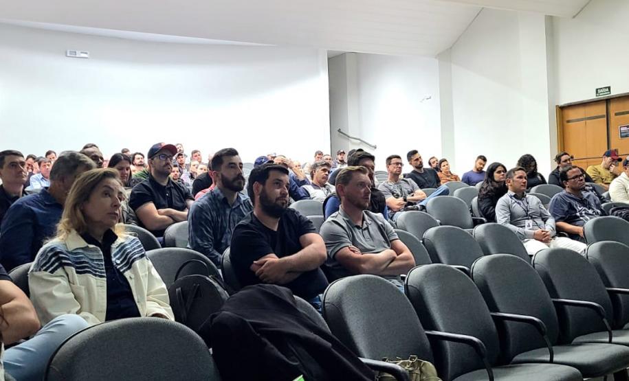 Adapar promove atualização técnica para veterinários em diversas regiões do Paraná