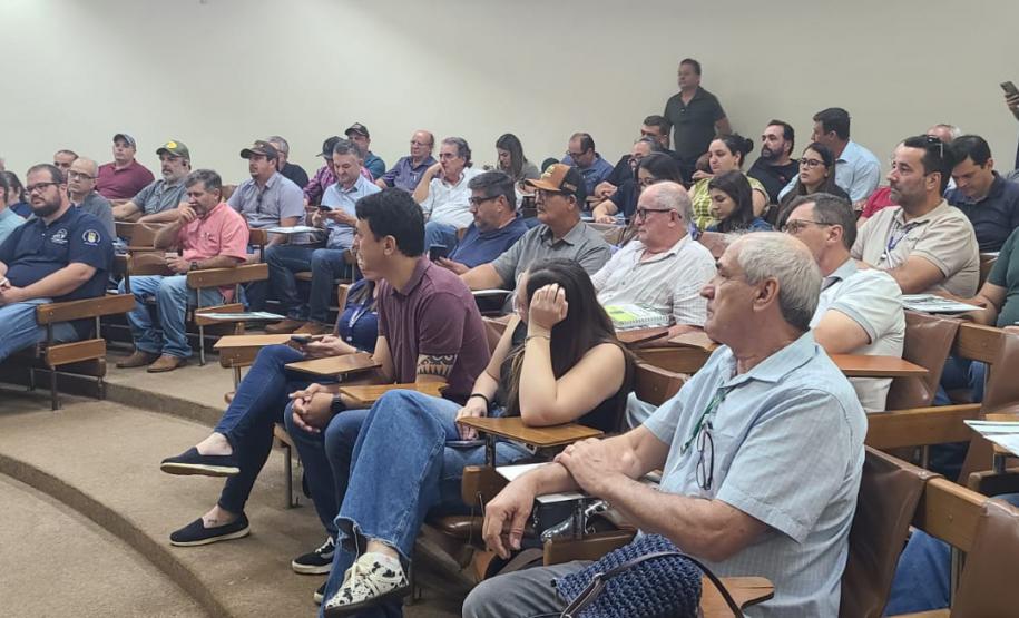 Adapar promove atualização técnica para veterinários em diversas regiões do Paraná
