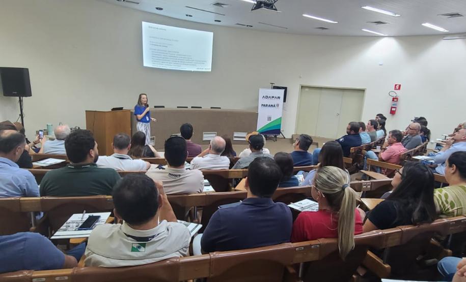 Adapar promove atualização técnica para veterinários em diversas regiões do Paraná