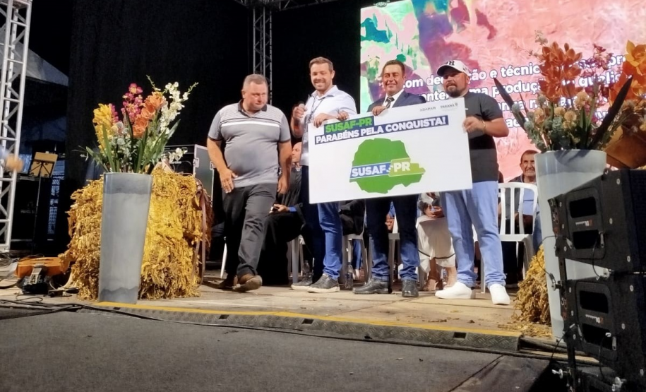 Adapar oficializa a adesão de Guamiranga ao Susaf-PR durante 1ª Festa do Fumicultor