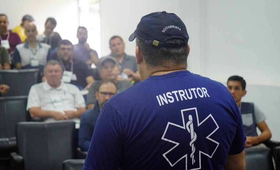 Servidores da Adapar participam de treinamento de brigada de incêndio