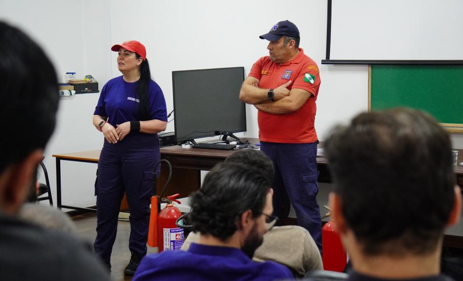 Servidores da Adapar participam de treinamento de brigada de incêndio