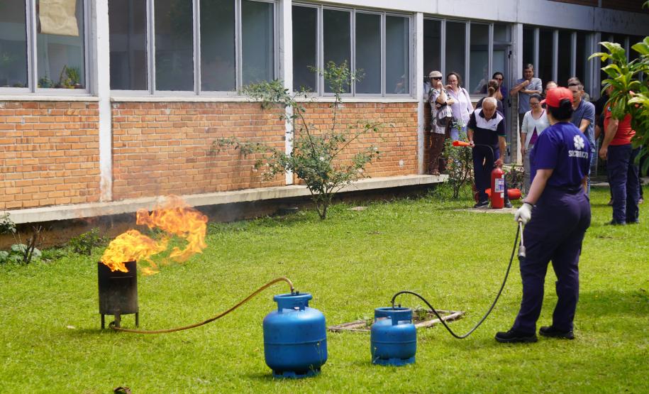 Servidores da Adapar participam de treinamento de brigada de incêndio