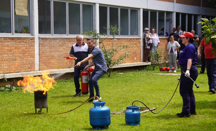 Servidores da Adapar participam de treinamento de brigada de incêndio