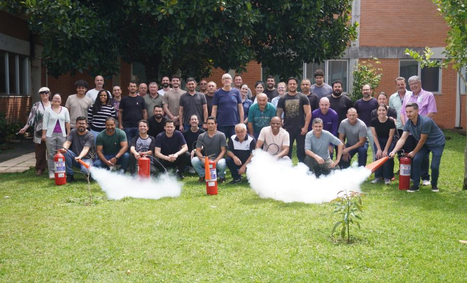 Servidores da Adapar participam de treinamento de brigada de incêndio