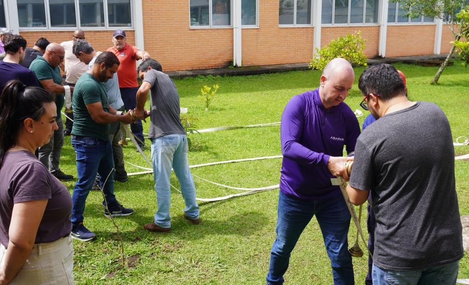 Servidores da Adapar participam de treinamento de brigada de incêndio