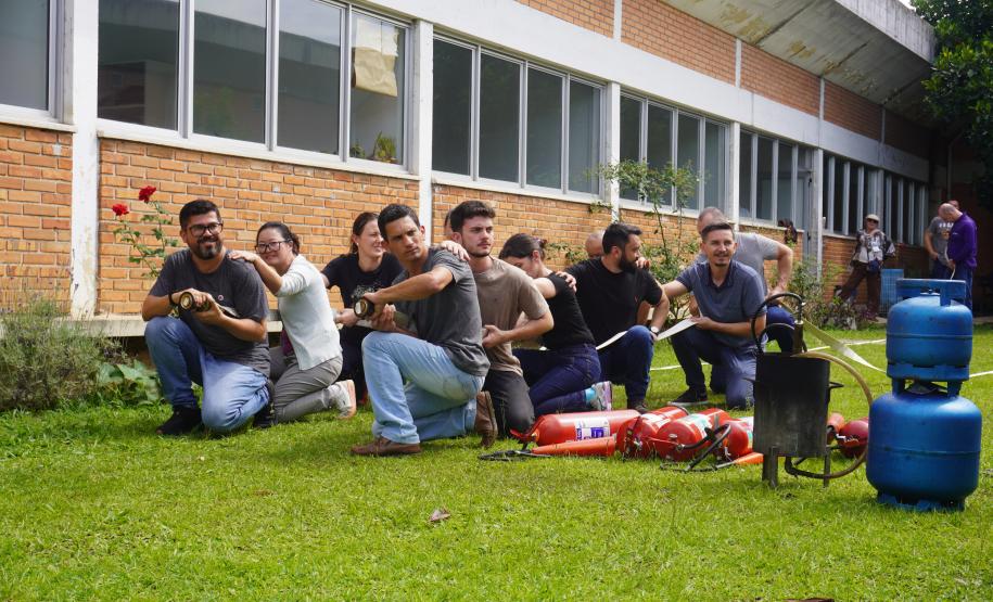 Servidores da Adapar participam de treinamento de brigada de incêndio
