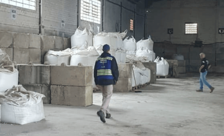 Adapar, Polícia Civil e Receita Estadual apreendem 142 toneladas de agrotóxicos irregulares