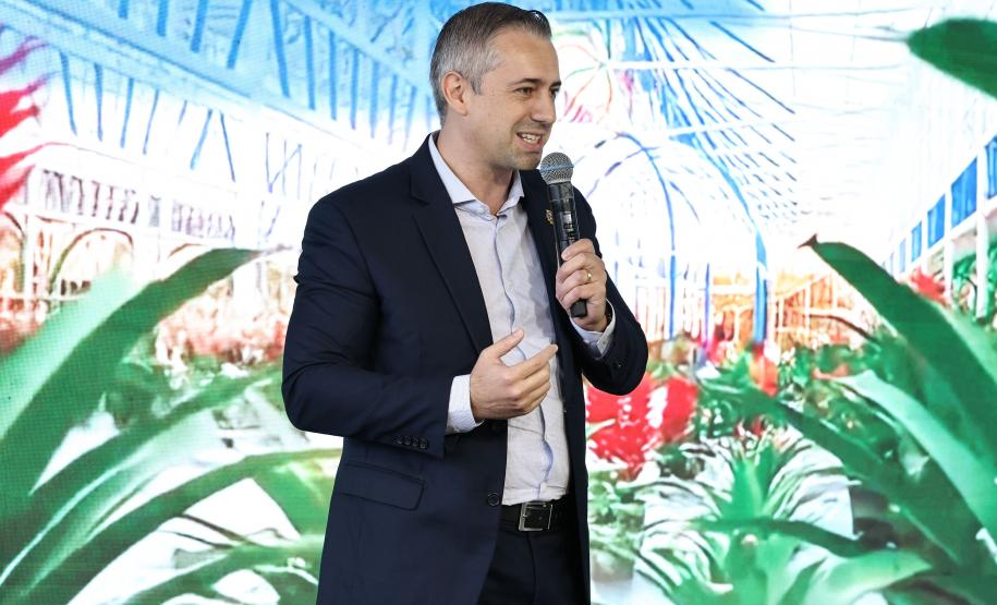 Ratinho Junior assina ordem de serviço do novo Mercado de Flores da Ceasa Curitiba