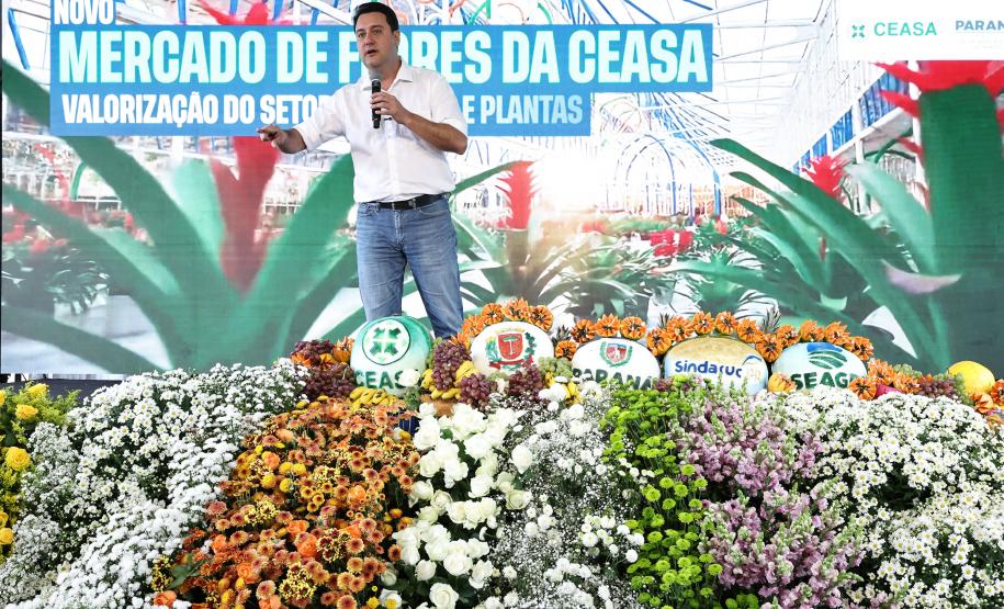 Ratinho Junior assina ordem de serviço do novo Mercado de Flores da Ceasa Curitiba