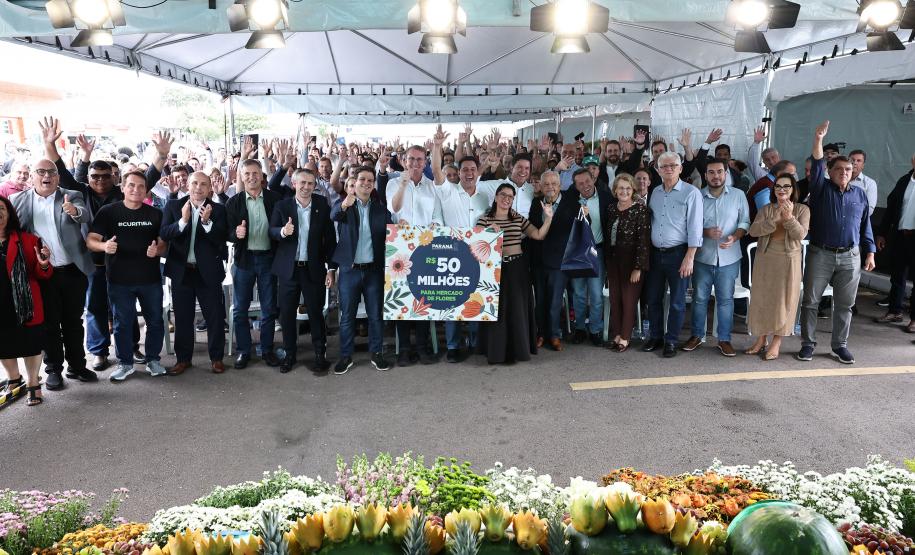 Ratinho Junior assina ordem de serviço do novo Mercado de Flores da Ceasa Curitiba