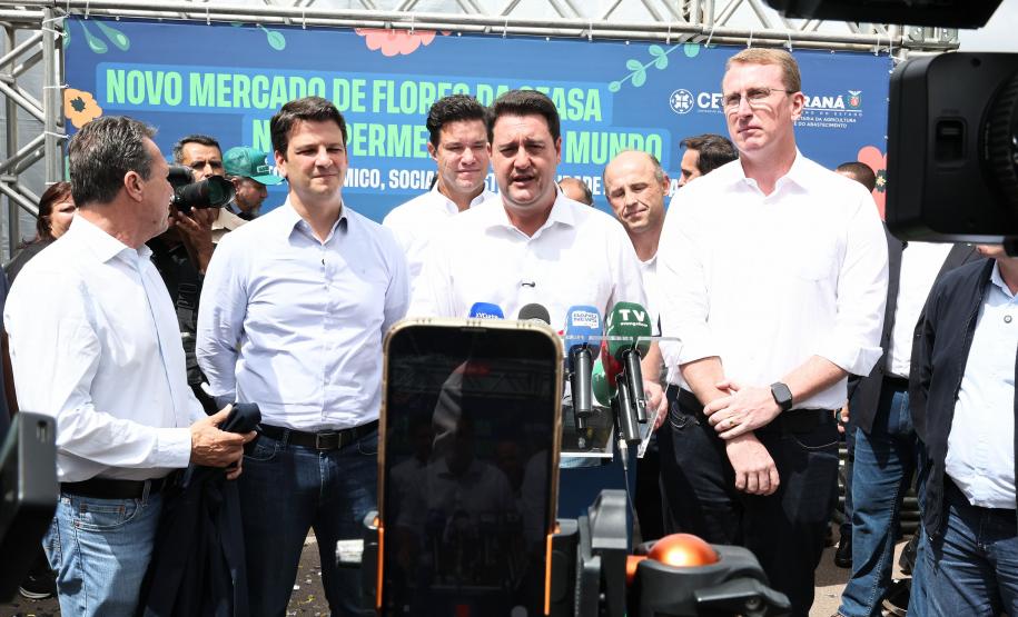Ratinho Junior assina ordem de serviço do novo Mercado de Flores da Ceasa Curitiba